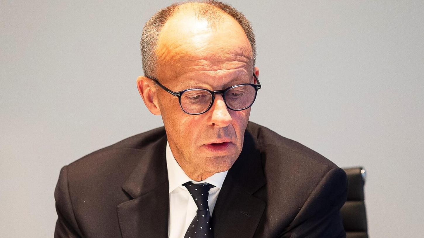 Zwei Tage nach seinem Amtsantritt telefoniert der neue Kanzler erstmals mit dem US-Präsidenten. Zwei Tage nach seinem Amtsantritt telefoniert der neue Kanzler erstmals mit dem US-Präsidenten.