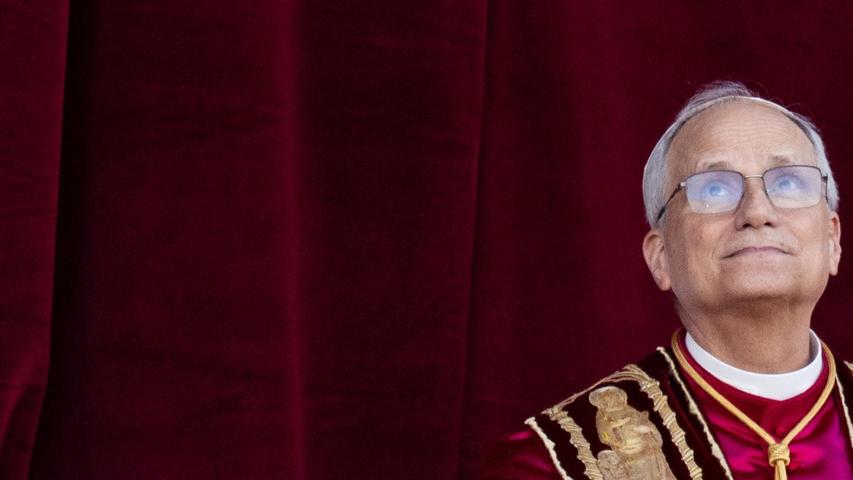 Der neu gewählte Papst Leo XIV. auf dem Balkon des Petersdoms. Der neu gewählte Papst Leo XIV. auf dem Balkon des Petersdoms.