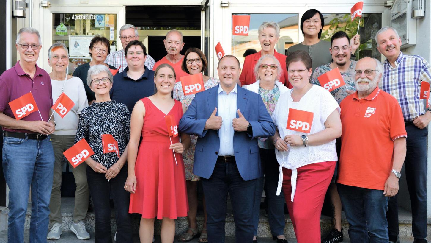 Die SPD steht weiter zu Jörg Kotzur (Mitte). Die SPD steht weiter zu Jörg Kotzur (Mitte).