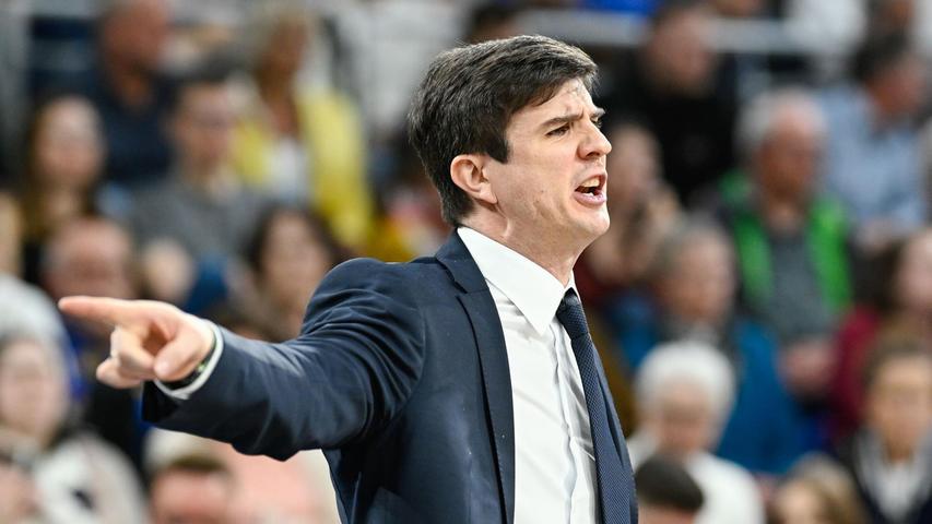 Bangen auf der Couch: Alba Berlin drohen die Play-Ins Bangen auf der Couch: Alba Berlin drohen die Play-Ins