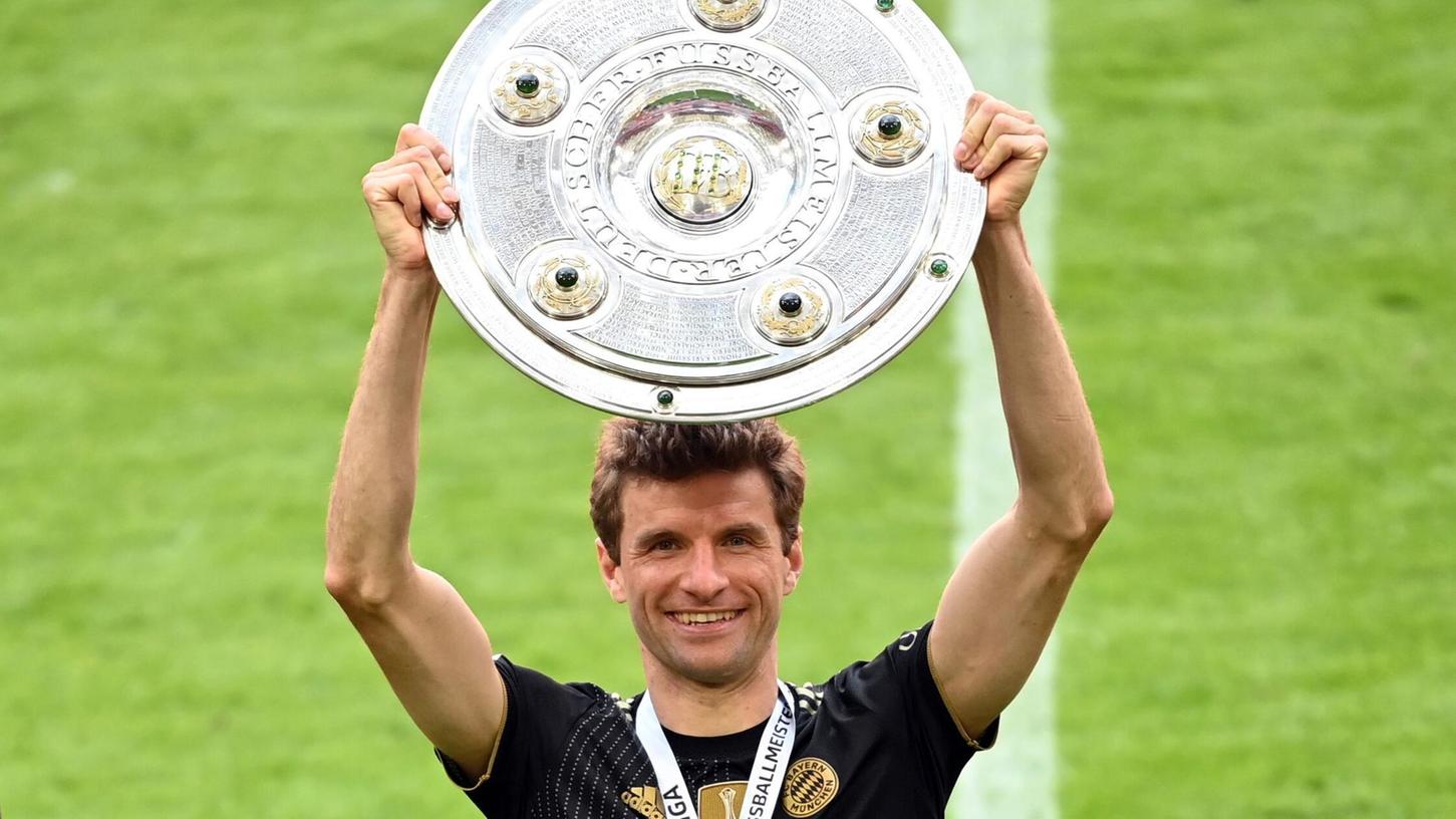 Noch einmal Jubel mit der Schale: Thomas Müller. Noch einmal Jubel mit der Schale: Thomas Müller.