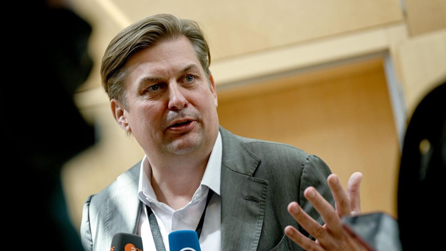 Gegen den AfD-Politiker Maximilian Krah läuft ein Ermittlungsverfahren wegen des Verdachts der Bestechlichkeit und Geldwäsche (Archivbild). Gegen den AfD-Politiker Maximilian Krah läuft ein Ermittlungsverfahren wegen des Verdachts der Bestechlichkeit und Geldwäsche (Archivbild).