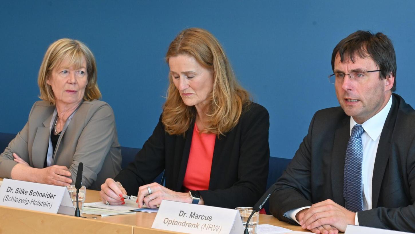 Die Finanzminister der Länder haben sich über die Aufteilung ihrer Mittel aus dem Sondervermögen geeinigt. Die Finanzminister der Länder haben sich über die Aufteilung ihrer Mittel aus dem Sondervermögen geeinigt.