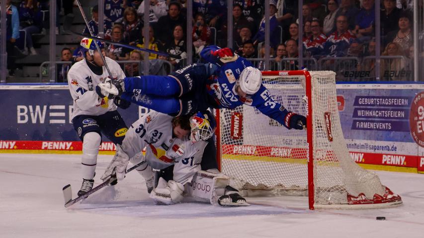 Wow. Evan Fitzpatrick hat mit dem EHC München bereits eine harte Playoff-Serie gegen Mannheim erlebt. Wow. Evan Fitzpatrick hat mit dem EHC München bereits eine harte Playoff-Serie gegen Mannheim erlebt.