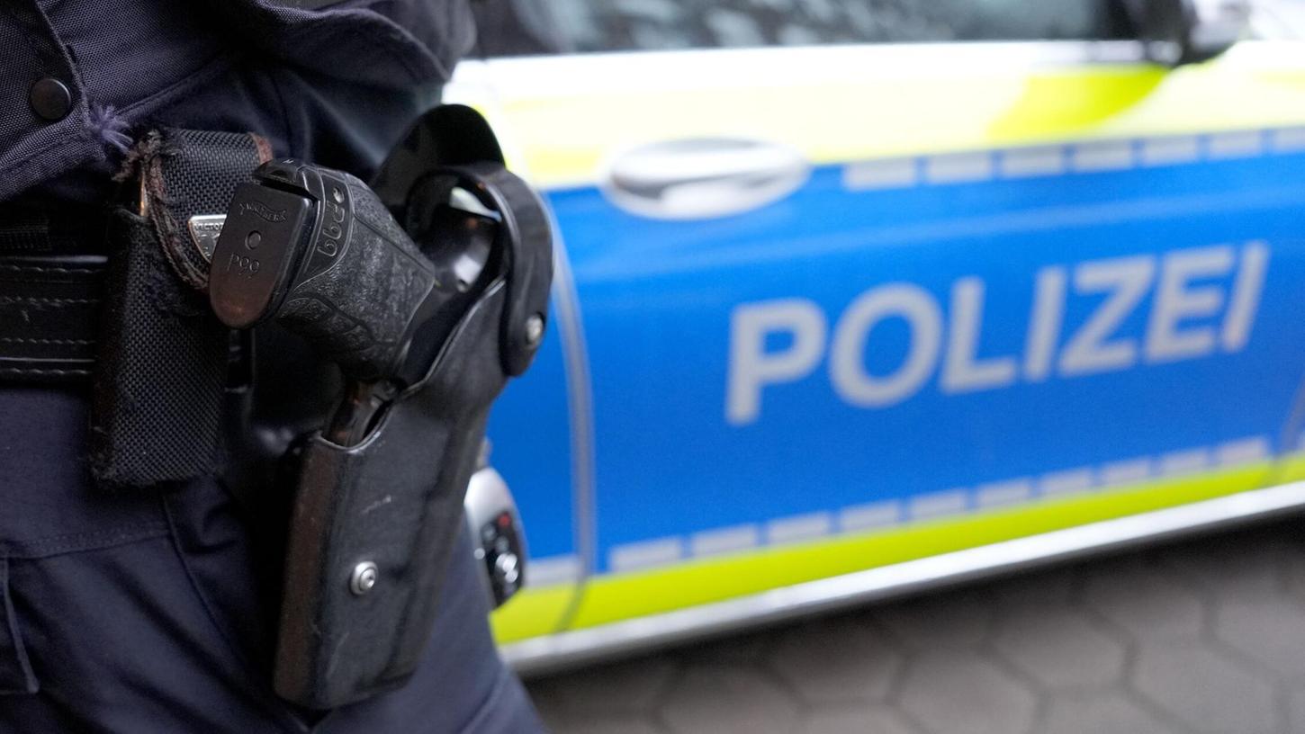 Zahlreiche Kräfte der Polizei waren vor Ort. (Symbolbild) Zahlreiche Kräfte der Polizei waren vor Ort. (Symbolbild)
