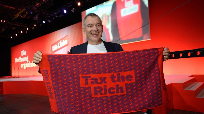 „Tax the rich“ - das Motto wiederholt Parteichef Jan van Aken immer wieder. „Tax the rich“ - das Motto wiederholt Parteichef Jan van Aken immer wieder.