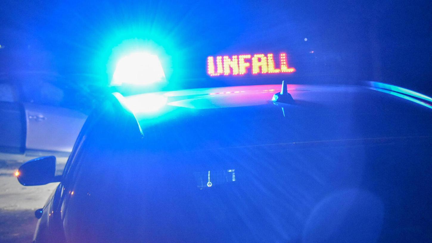 Die Polizei ermittelt unter anderem wegen der Gefährdung des Straßenverkehrs. (Symbolbild) Die Polizei ermittelt unter anderem wegen der Gefährdung des Straßenverkehrs. (Symbolbild)