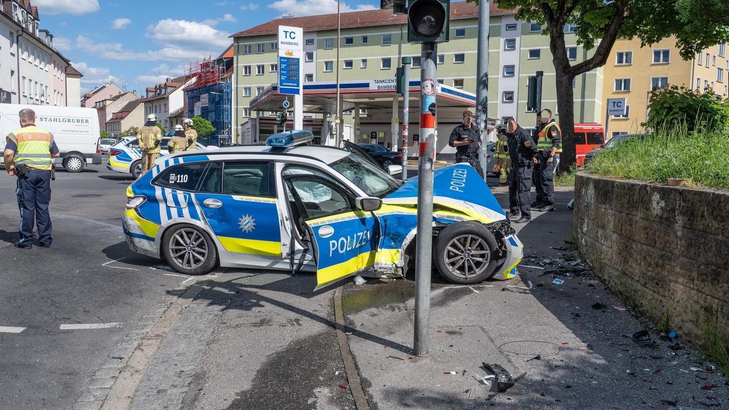 Am Freitagnachmittag (09.05.2025) kam es in Bamberg zu einem schweren Verkehrsunfall unter Beteiligung eines Streifenwagens. Am Freitagnachmittag (09.05.2025) kam es in Bamberg zu einem schweren Verkehrsunfall unter Beteiligung eines Streifenwagens.