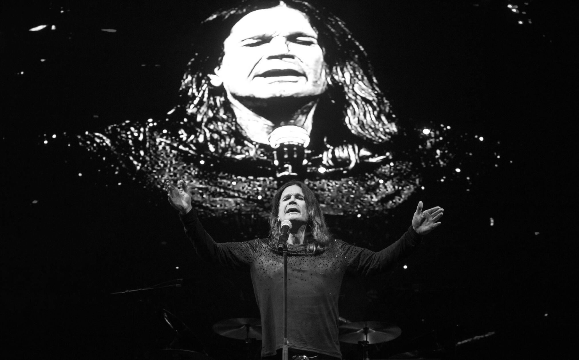 Ozzy Osbourne auch bekannt als der „Prince of Darkness“, starb am 22. Juli 2025 im Alter von 76 Jahren. Ozzy war nicht nur Frontmann der legendären Band Black Sabbath, sondern auch eine schillernde Persönlichkeit: Mit seiner Stimme, seinem Stil und seinem Charisma prägte er ganze Generationen von Rock- und Metal-Fans.