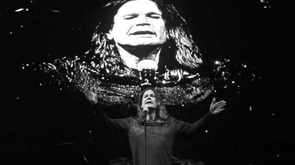 Ozzy Osbourne auch bekannt als der „Prince of Darkness“, starb am 22. Juli 2025 im Alter von 76 Jahren. Ozzy war nicht nur Frontmann der legendären Band Black Sabbath, sondern auch eine schillernde Persönlichkeit: Mit seiner Stimme, seinem Stil und seinem Charisma prägte er ganze Generationen von Rock- und Metal-Fans.