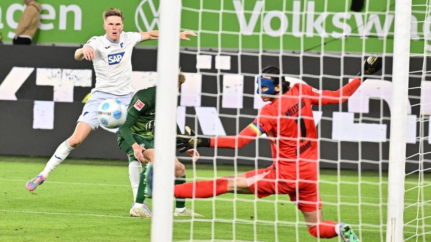 Tor für Hoffenheim: Marius Bülter trifft zum 2:2. Tor für Hoffenheim: Marius Bülter trifft zum 2:2.