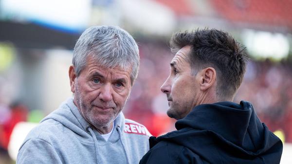 Im Heimspiel gegen den 1. FC Köln steht nach der Entlassung von Struber Friedhelm Funkel an der Seitenlinie. Es ist seine dritte Amtszeit beim "Effezeh".