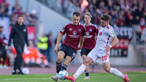 Wenig später spielt Kainz vom Mittelfeld aus einen präzisen Pass durch die Abwehrreihe der Franken auf Thielmann, der den Ball an Kukucka vorbeischießt, jedoch nur den Pfosten trifft.