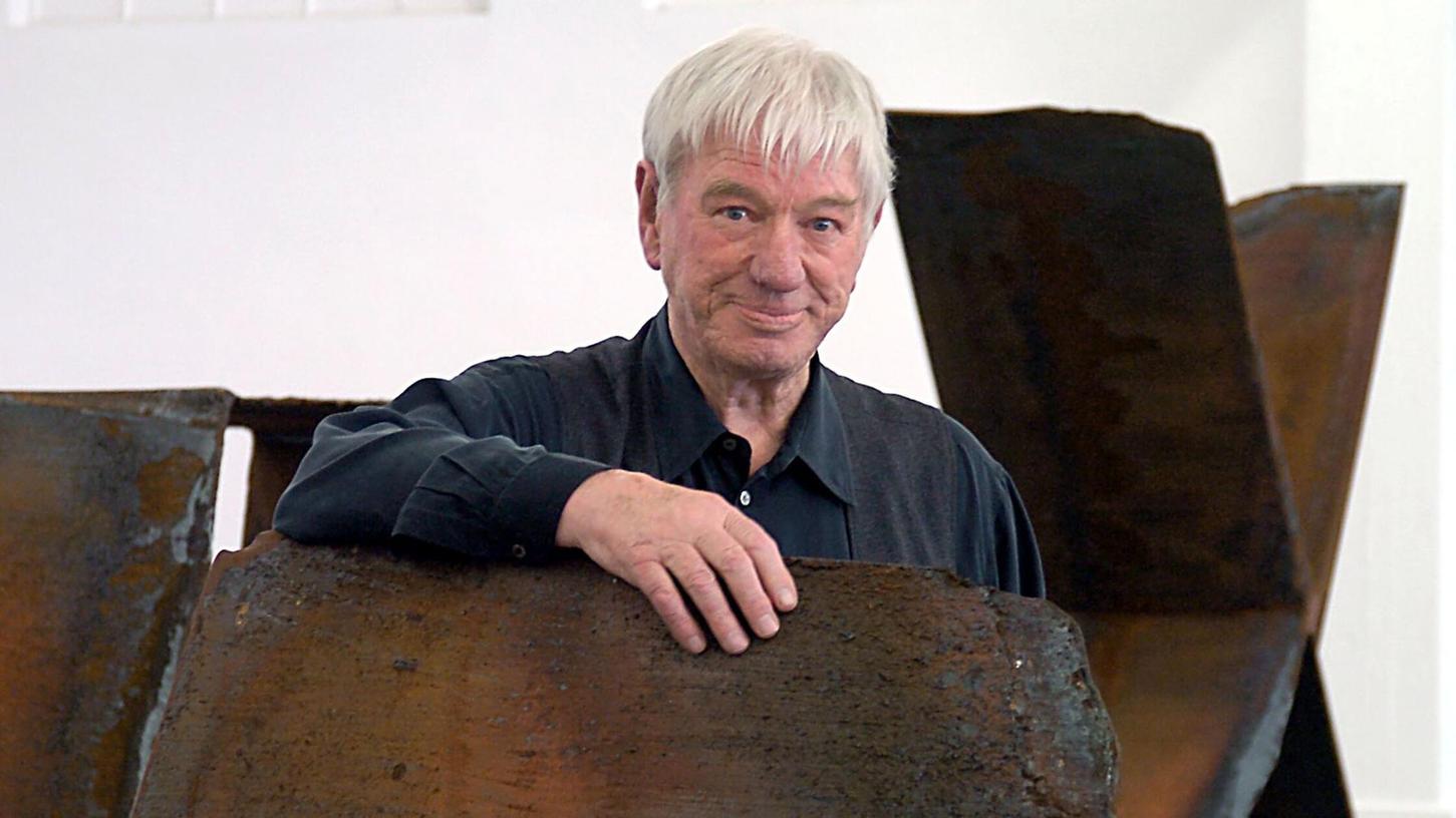 Die 2017 gestorbene Bildhauer Alf Lechner, hier im Jahr 2005 zwischen eigenen Stahlskulpturen, wäre in diesem Jahr 100 Jahre alt geworden. In mehreren Orten Bayerns sind deswegen nun Ausstellungen zu Lechner zu sehen. (Archivfoto) Die 2017 gestorbene Bildhauer Alf Lechner, hier im Jahr 2005 zwischen eigenen Stahlskulpturen, wäre in diesem Jahr 100 Jahre alt geworden. In mehreren Orten Bayerns sind deswegen nun Ausstellungen zu Lechner zu sehen. (Archivfoto)