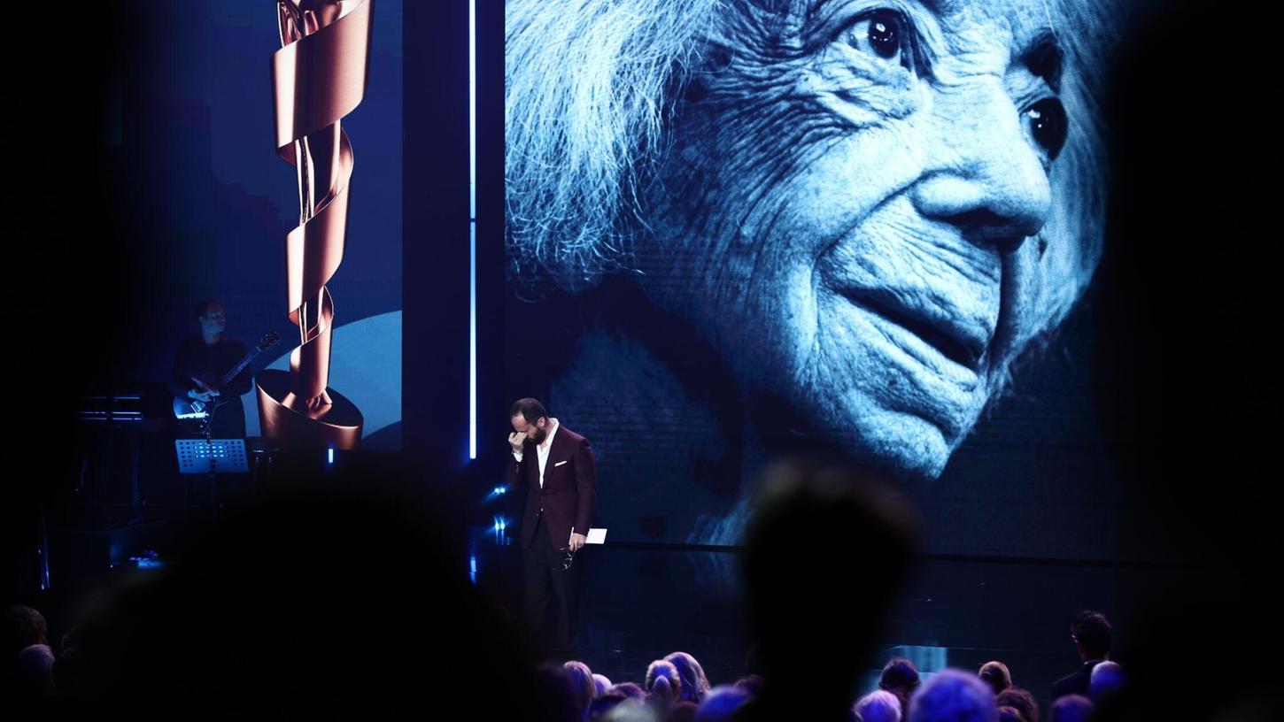 Igor Levit und viele Gäste beim Deutschen Filmpreis waren sichtlich ergriffen vom Tod Margot Friedländers. Igor Levit und viele Gäste beim Deutschen Filmpreis waren sichtlich ergriffen vom Tod Margot Friedländers.