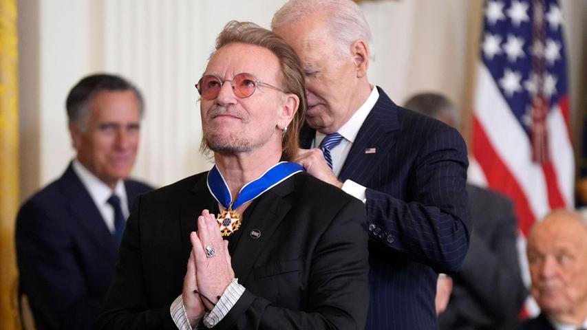 Der irische Musiker wurde von Joe Biden mit der Freiheitsmedaille - der höchsten zivilen Auszeichnung der Vereinigten Staaten geehrt. (Archivbild) Der irische Musiker wurde von Joe Biden mit der Freiheitsmedaille - der höchsten zivilen Auszeichnung der Vereinigten Staaten geehrt. (Archivbild)