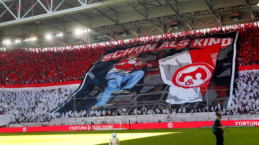 Die Fortuna-Fans zeigten vor dem Spiel stimmungsvolle Choreographien. Die Fortuna-Fans zeigten vor dem Spiel stimmungsvolle Choreographien.