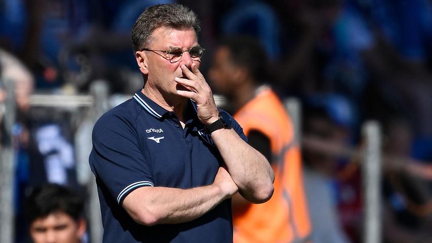 Konnte den Abstieg nicht verhindern: Bochums Trainer Dieter Hecking. Konnte den Abstieg nicht verhindern: Bochums Trainer Dieter Hecking.