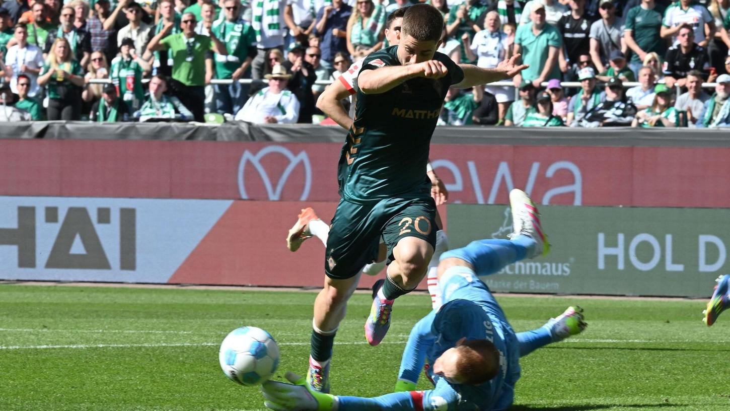 Romano Schmid hatte die große Chance zur Bremer Führung. Romano Schmid hatte die große Chance zur Bremer Führung.