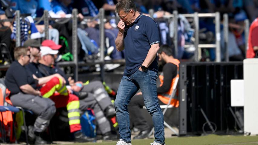Bochums Trainer Dieter Hecking will auch in der 2. Liga beim VfL bleiben. Bochums Trainer Dieter Hecking will auch in der 2. Liga beim VfL bleiben.
