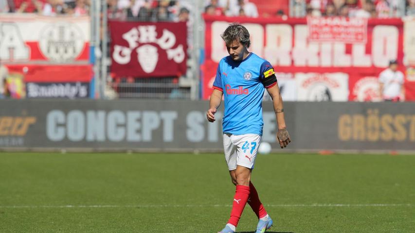 John Tolkin muss mit Holstein Kiel nach einer Saison wieder in die 2. Liga. John Tolkin muss mit Holstein Kiel nach einer Saison wieder in die 2. Liga.