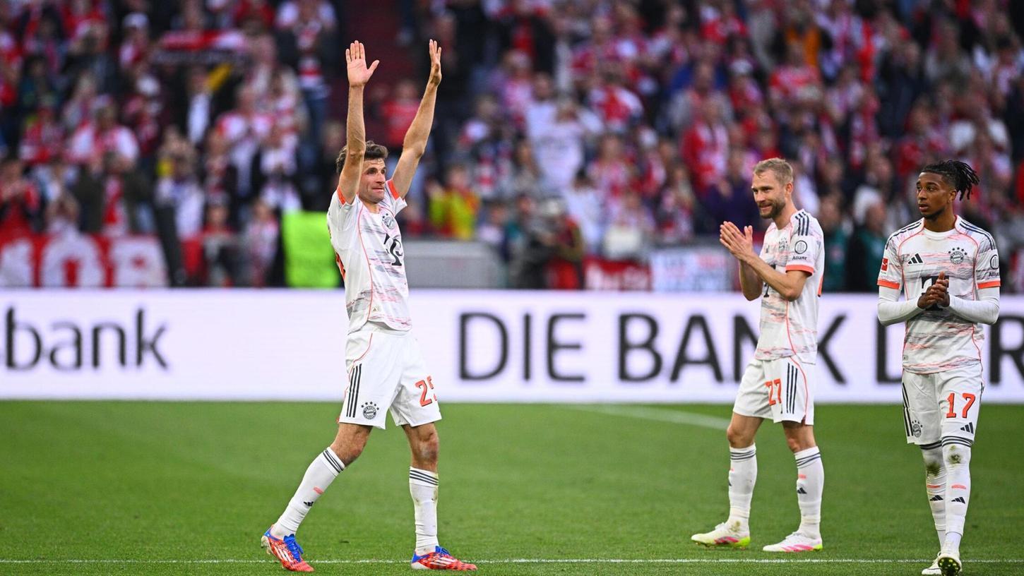 Thomas Müller wurde durch ein Spalier in seinem letzten Bayern-Heimspiel verabschiedet. Thomas Müller wurde durch ein Spalier in seinem letzten Bayern-Heimspiel verabschiedet.