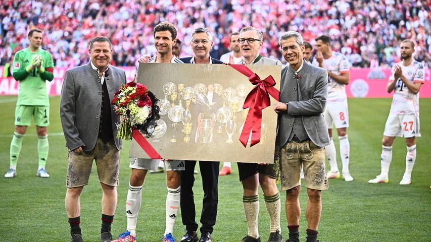 Thomas Müller wird vor seinem letzten Bayern-Heimspiel verabschiedet. Thomas Müller wird vor seinem letzten Bayern-Heimspiel verabschiedet.