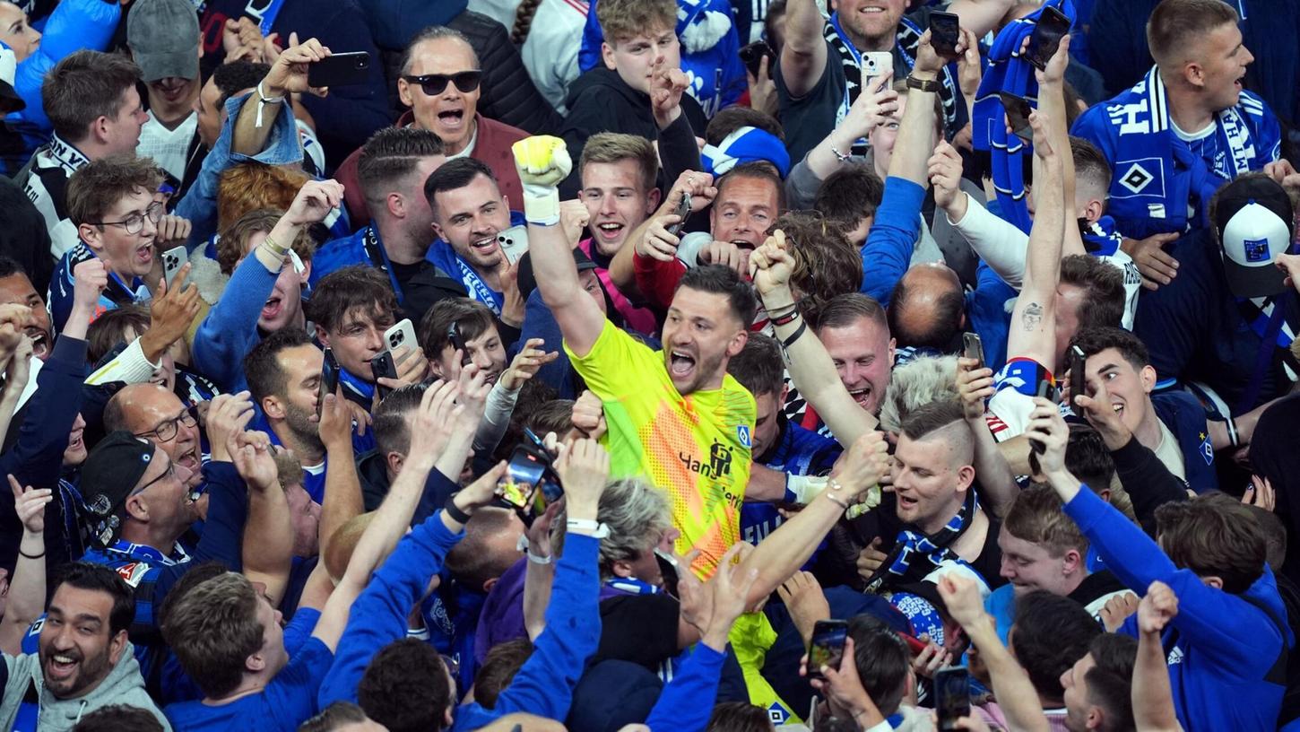 Mitten unter den Fans: HSV-Torwart Daniel Heuer Fernandes Mitten unter den Fans: HSV-Torwart Daniel Heuer Fernandes