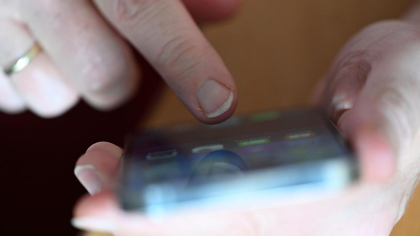 Die Bürger verschicken immer mehr Nachrichten und führen immer weniger klassische Telefonate. Die Bürger verschicken immer mehr Nachrichten und führen immer weniger klassische Telefonate.
