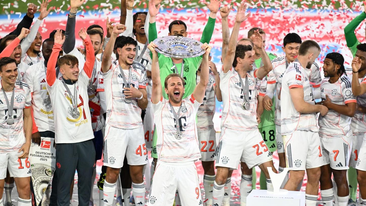 Der FC Bayern um Torjäger Harry Kane bejubelt die Meisterschaft. Der FC Bayern um Torjäger Harry Kane bejubelt die Meisterschaft.