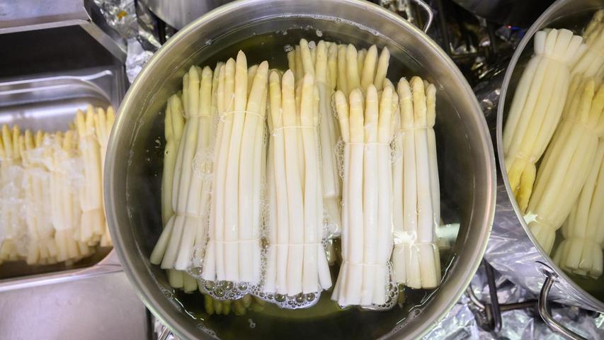 Vielen Deutschen läuft das Wasser im Mund zusammen, wenn sie gekochten weißen Spargel sehen. (Archivbild) Vielen Deutschen läuft das Wasser im Mund zusammen, wenn sie gekochten weißen Spargel sehen. (Archivbild)