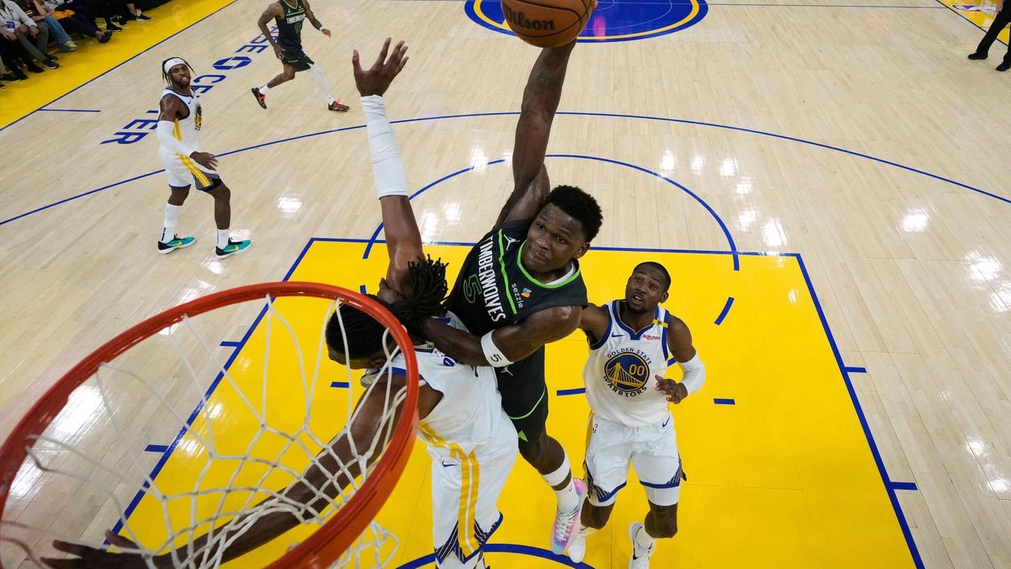 Minnesotas Anthony Edwards (M) trumpfte gegen Golden State vor allem nach der Pause auf. Minnesotas Anthony Edwards (M) trumpfte gegen Golden State vor allem nach der Pause auf.
