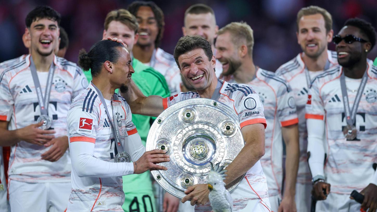 Das neue Auswärtstrikot des FC Bayern München - hier im Bild zu sehen - sorgt bei Fans für teilweise deutlichen Unmut. Das neue Auswärtstrikot des FC Bayern München - hier im Bild zu sehen - sorgt bei Fans für teilweise deutlichen Unmut.