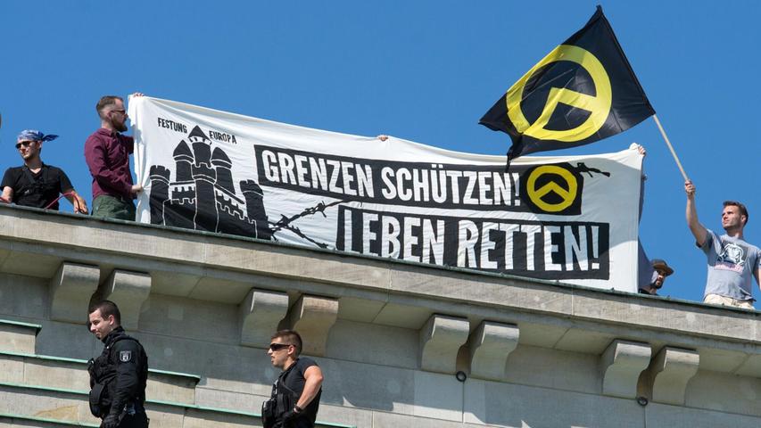 Die Identitäre Bewegung macht immer wieder mit Aktionen auf sich aufmerksam. (Archivfoto) Die Identitäre Bewegung macht immer wieder mit Aktionen auf sich aufmerksam. (Archivfoto)