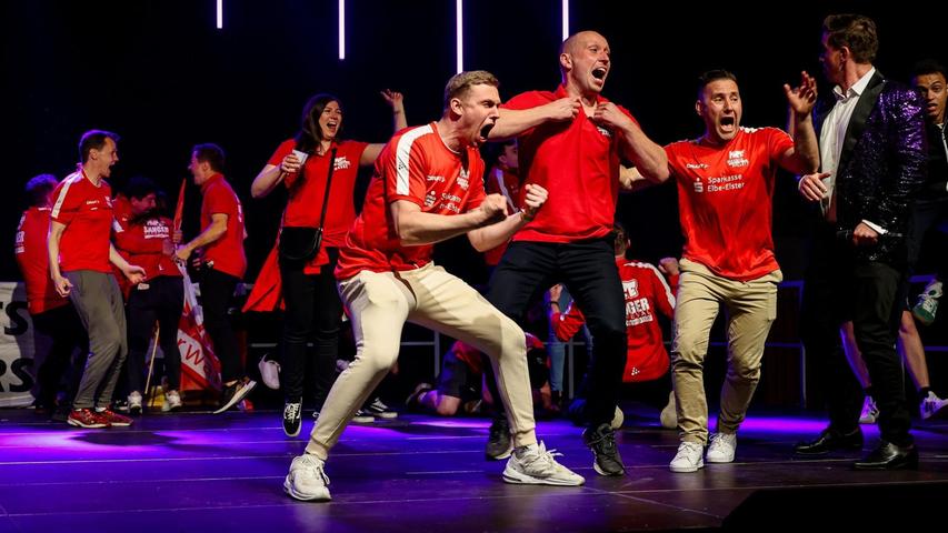 Das Männerballett Finsterwalde jubelt über den ersten Platz bei der Deutschen Meisterschaft. Das Männerballett Finsterwalde jubelt über den ersten Platz bei der Deutschen Meisterschaft.