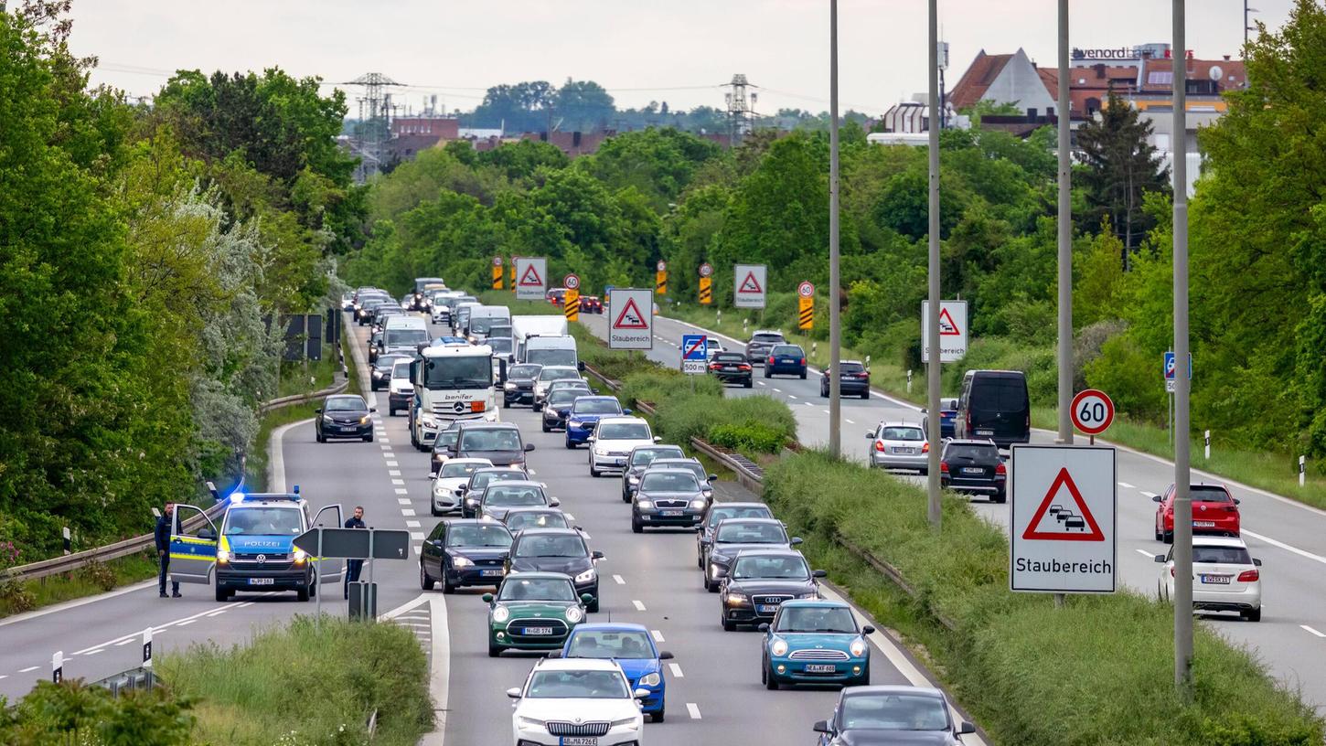 Unfall in Nürnberg sorgt für Polizeieinsatz. (Symbolbild) Unfall in Nürnberg sorgt für Polizeieinsatz. (Symbolbild)