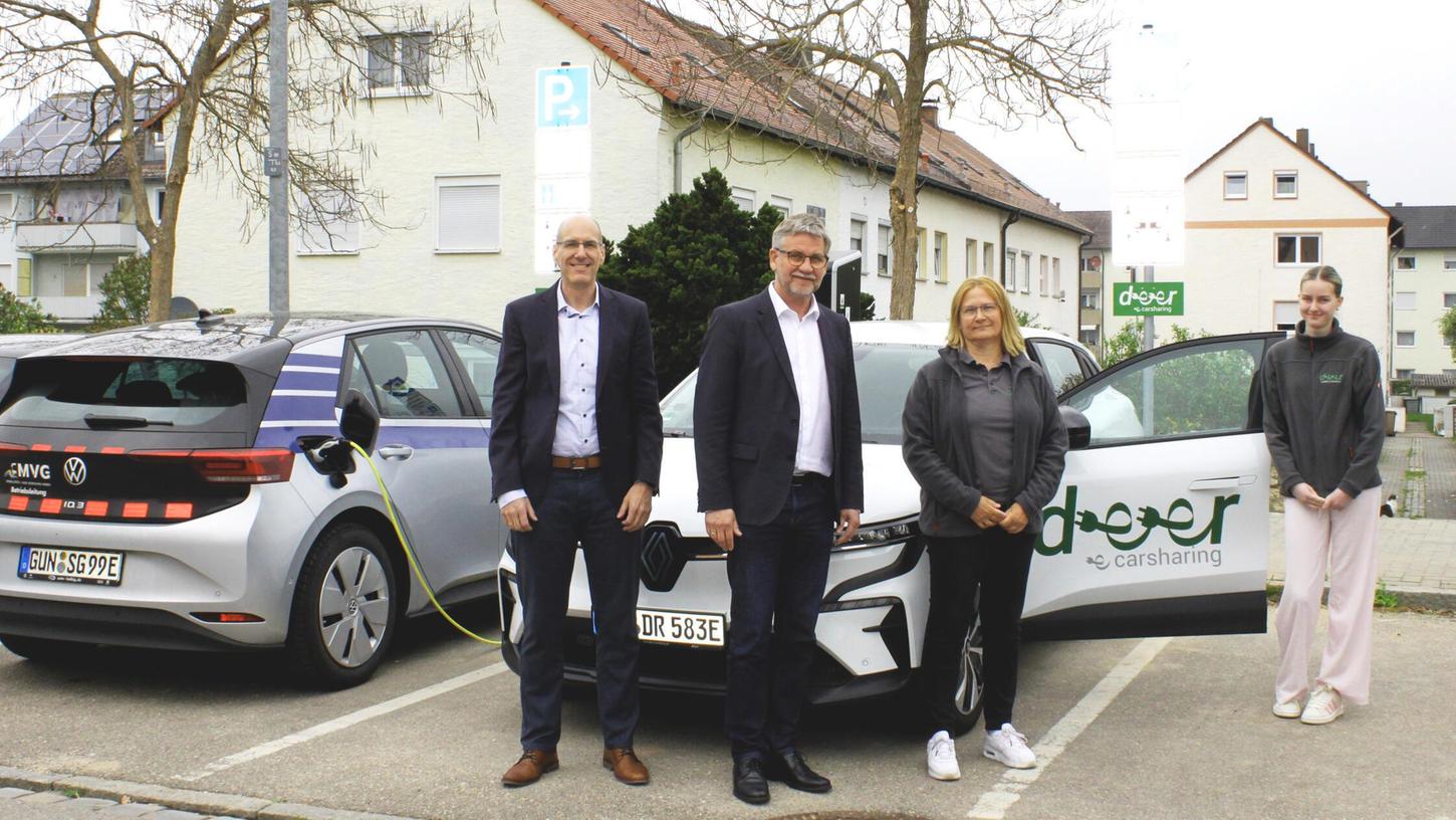 Stefan Dietz, Geschäftsführer der MVG, Gunzenhausens Erster Bürgermeister Karl-Heinz Fitz sowie zwei Mitarbeiterinnen der „deer GmbH“ an der Station in der Lindleinswasenstraße (v. li.). Stefan Dietz, Geschäftsführer der MVG, Gunzenhausens Erster Bürgermeister Karl-Heinz Fitz sowie zwei Mitarbeiterinnen der „deer GmbH“ an der Station in der Lindleinswasenstraße (v. li.).
