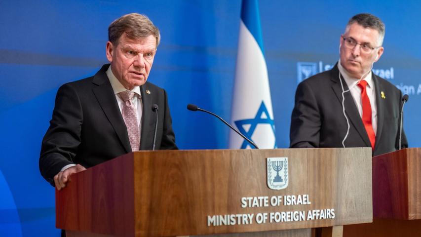 Der neue deutsche Außenminister Johann Wadephul (CDU) findet bei einer Pressekonferenz mit seinem israelischen Amtskollegen Gideon Saar klare Worte an die israelische Regierung. Der neue deutsche Außenminister Johann Wadephul (CDU) findet bei einer Pressekonferenz mit seinem israelischen Amtskollegen Gideon Saar klare Worte an die israelische Regierung.