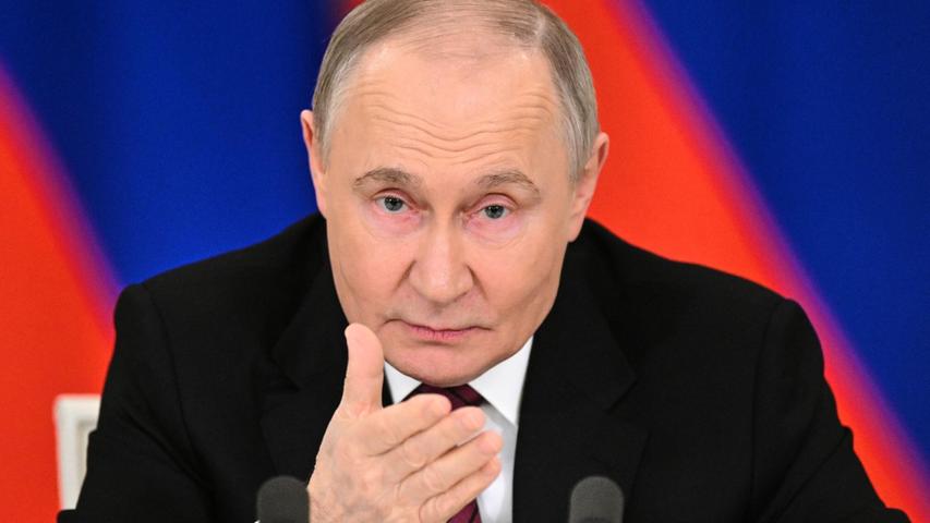 Putin wich dem Ultimatum aus und machte Gegenvorschläge. Putin wich dem Ultimatum aus und machte Gegenvorschläge.