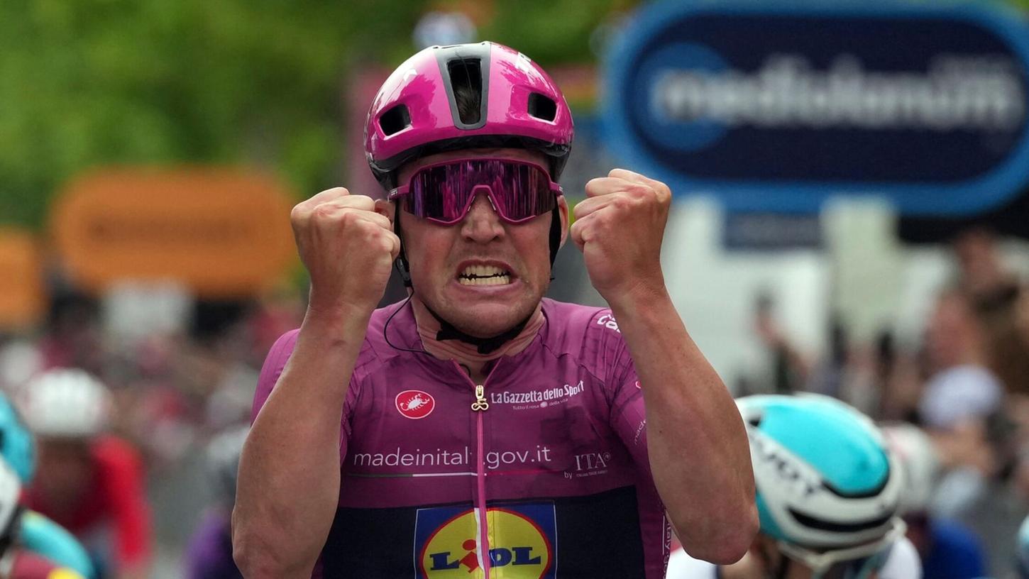Mads Pedersen gewinnt beim Giro d’Italia die erste und dritte Etappe. Mads Pedersen gewinnt beim Giro d’Italia die erste und dritte Etappe.