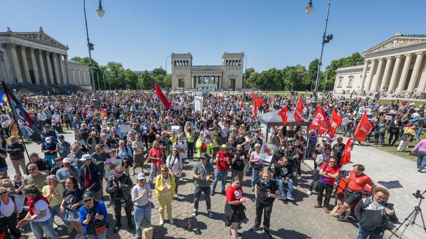 Auch in München hat die Kundgebung breiten Zulauf. Auch in München hat die Kundgebung breiten Zulauf.