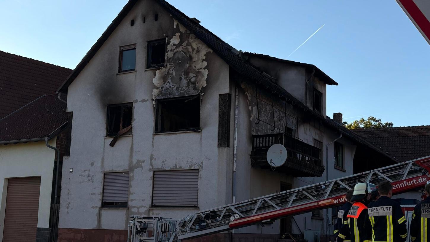 Das Mehrfamilienhaus ist derzeit nicht bewohnbar. Das Mehrfamilienhaus ist derzeit nicht bewohnbar.