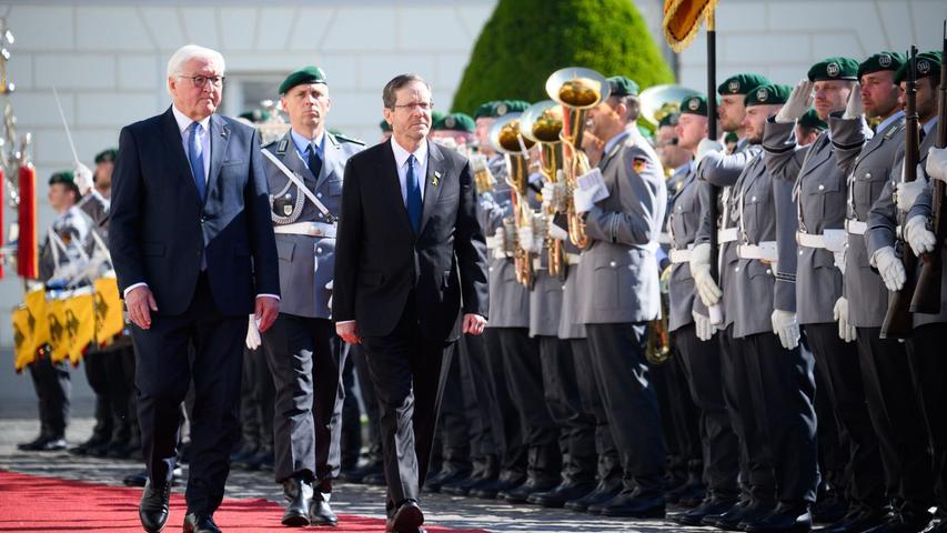 60 Jahre deutsch-israelische Beziehungen - Israels Präsident Herzog wird in Berlin begrüßt. 60 Jahre deutsch-israelische Beziehungen - Israels Präsident Herzog wird in Berlin begrüßt.