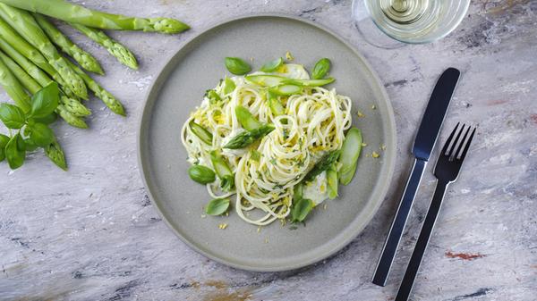 Traditional Italian spaghetti with asparagus in he