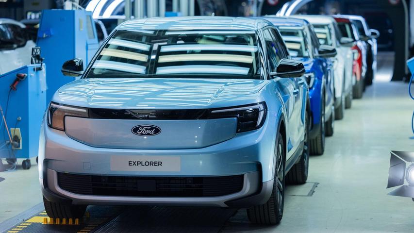 Ford Explorer in einer Kölner Produktionshalle - die Nachfrage liegt unter den Erwartungen. Ford Explorer in einer Kölner Produktionshalle - die Nachfrage liegt unter den Erwartungen.