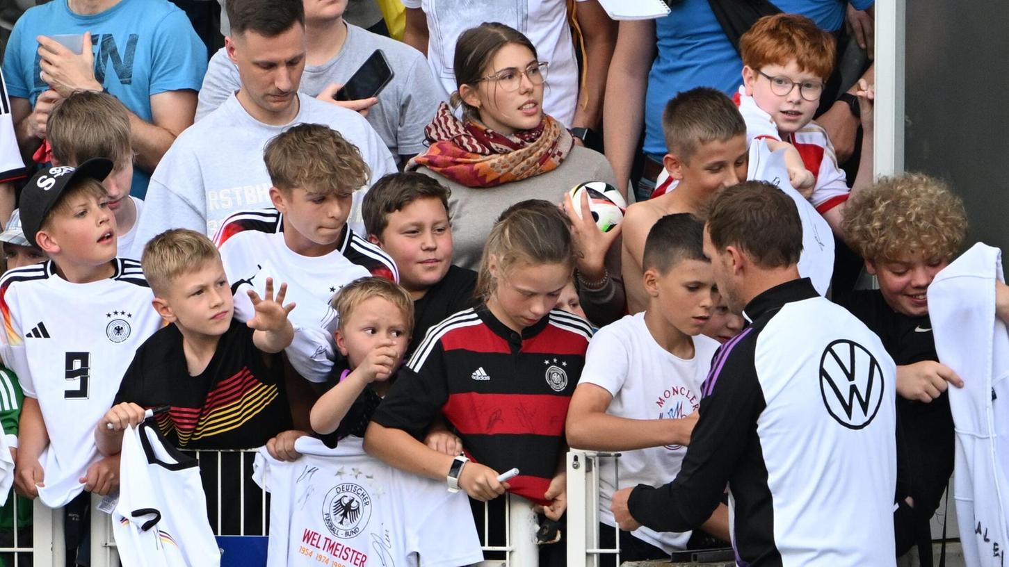Auch vor dem Final 4 der Nations League dürfen Fans beim Training der Nationalmannschaft zuschauen. Auch vor dem Final 4 der Nations League dürfen Fans beim Training der Nationalmannschaft zuschauen.