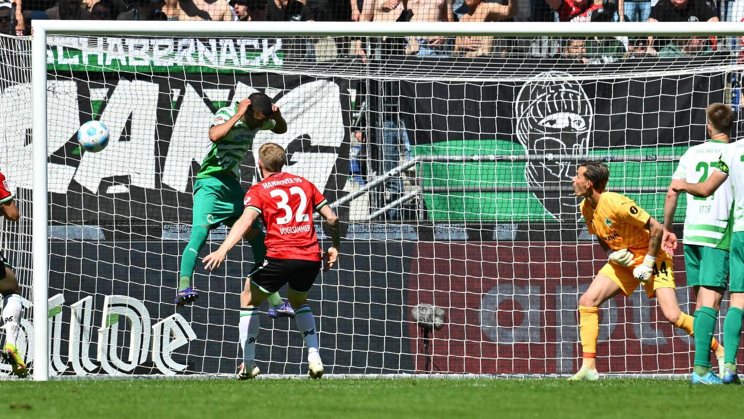 Das Tor, das die Hoffnungen zerstörte: In der 87. Minute glich Hannover doch noch aus. Das Tor, das die Hoffnungen zerstörte: In der 87. Minute glich Hannover doch noch aus.