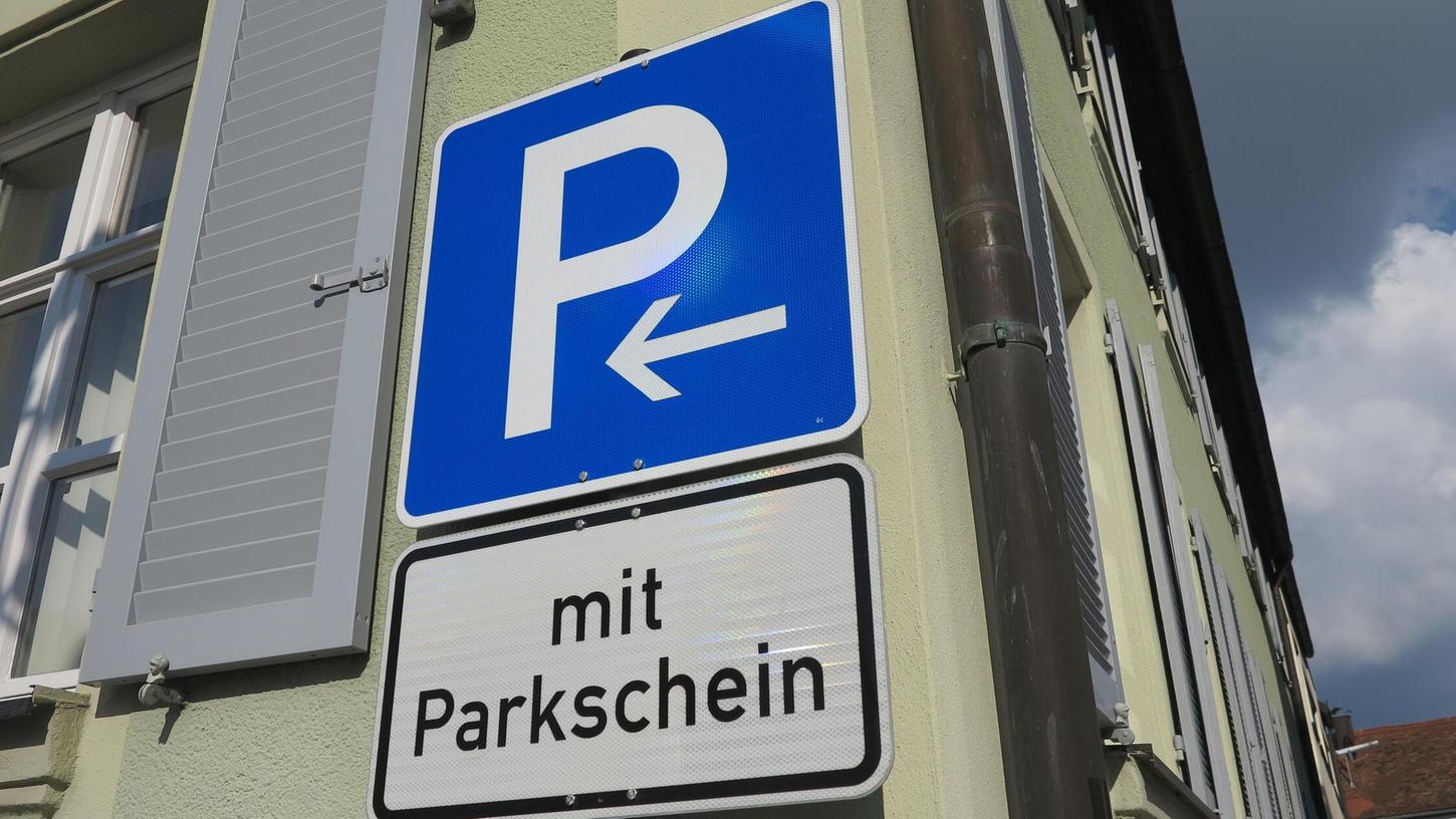 Vorsicht am Parkscheinautomat: Betrüger zocken mit fieser Masche ahnungslose Bürgerinnen und Bürger ab. Vorsicht am Parkscheinautomat: Betrüger zocken mit fieser Masche ahnungslose Bürgerinnen und Bürger ab.