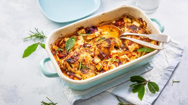 Baked chicken pieces with vegetable, tomato and fe