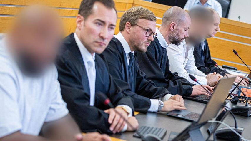 In dem Korruptionsprozess vor dem Landgericht Hannover ist der Boxtrainer (links) des verdächtigen Staatsanwalts mitangeklagt. (Archivbild) In dem Korruptionsprozess vor dem Landgericht Hannover ist der Boxtrainer (links) des verdächtigen Staatsanwalts mitangeklagt. (Archivbild)